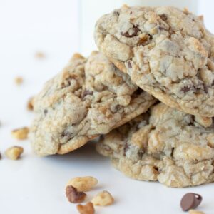 Chocolate Chip Walnut, Huge cookie loaded with semi-sweet chocolate chips and walnuts.