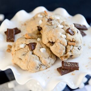 S'mores Cookie, A huge, warm cookie stuffed with melted chocolate, marshmallows and graham crackers