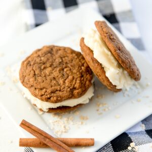 Spiced Oatmeal Cookie, Nostalgic holiday flavor, 2 soft spiced oatmeal cookies surrounding a center of sweet buttercream filling